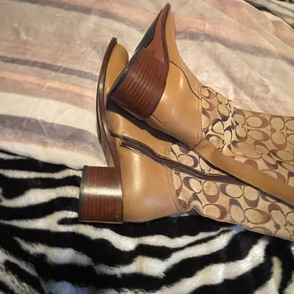 Coach boots 👢 - Picture 4 of 9